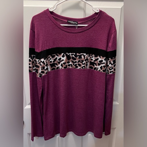 NWT Women’s long sleeve top with cheetah accent, Sz-XL - Picture 1 of 9